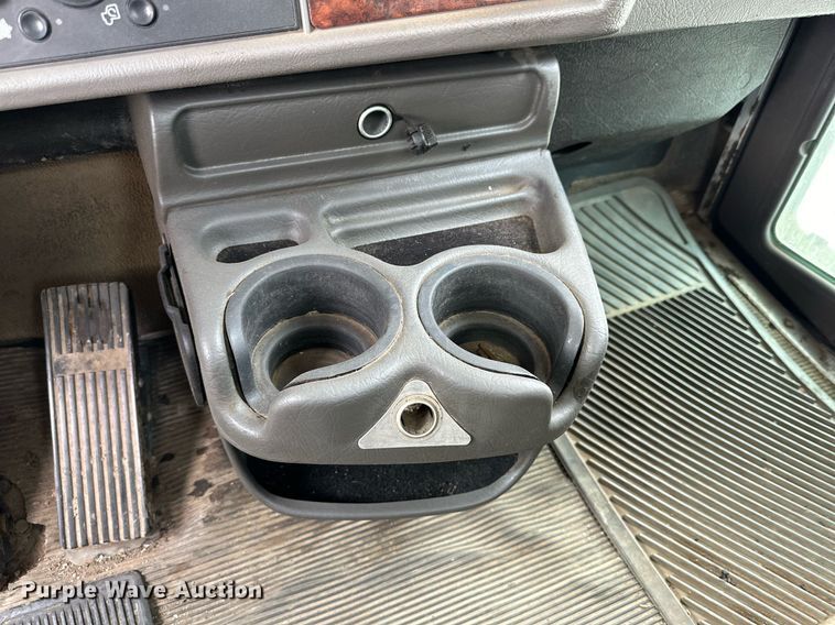 image for item IB9281 2008 Kenworth T370  tire service truck