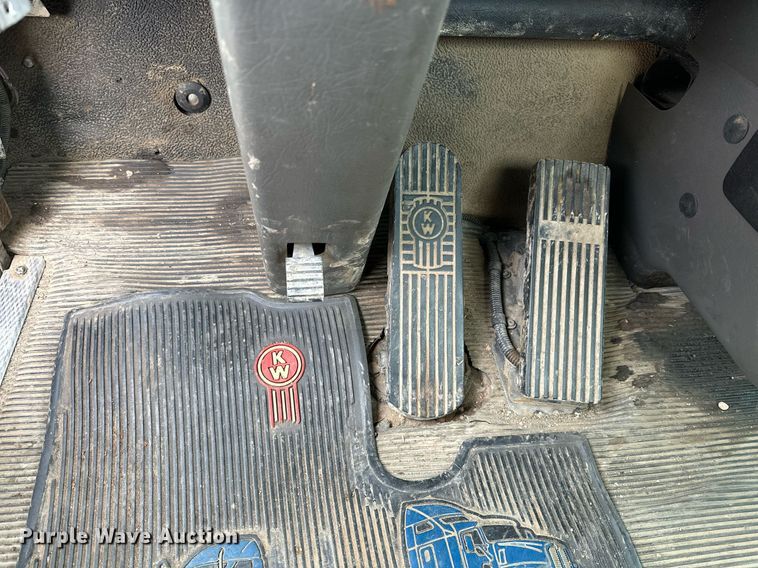 image for item IB9281 2008 Kenworth T370  tire service truck