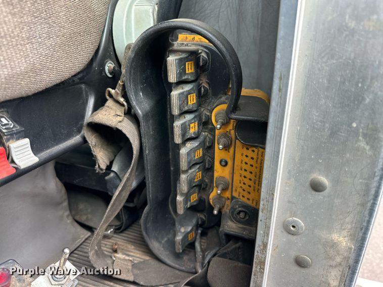 image for item IB9281 2008 Kenworth T370  tire service truck