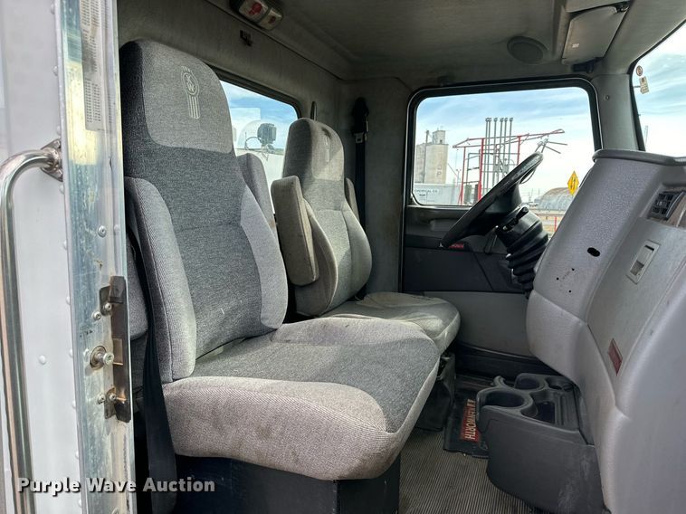 image for item IB9281 2008 Kenworth T370  tire service truck