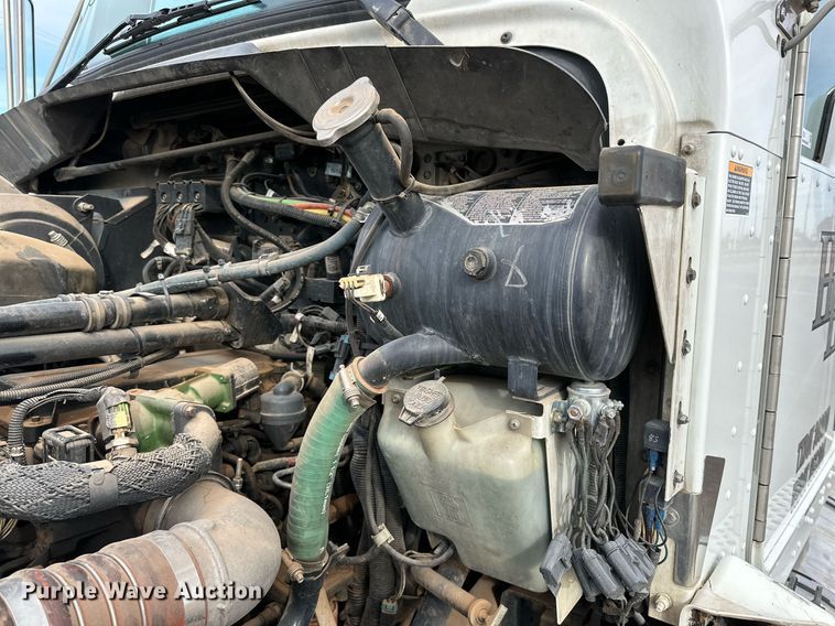 image for item IB9281 2008 Kenworth T370  tire service truck