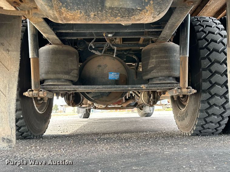 image for item IB9281 2008 Kenworth T370  tire service truck