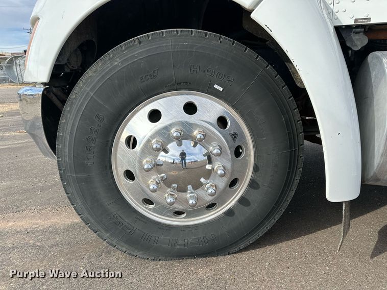 image for item IB9281 2008 Kenworth T370  tire service truck