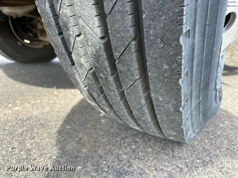 image for item IB9281 2008 Kenworth T370  tire service truck