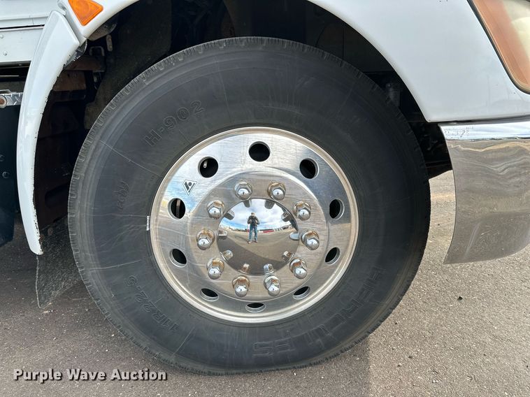 image for item IB9281 2008 Kenworth T370  tire service truck