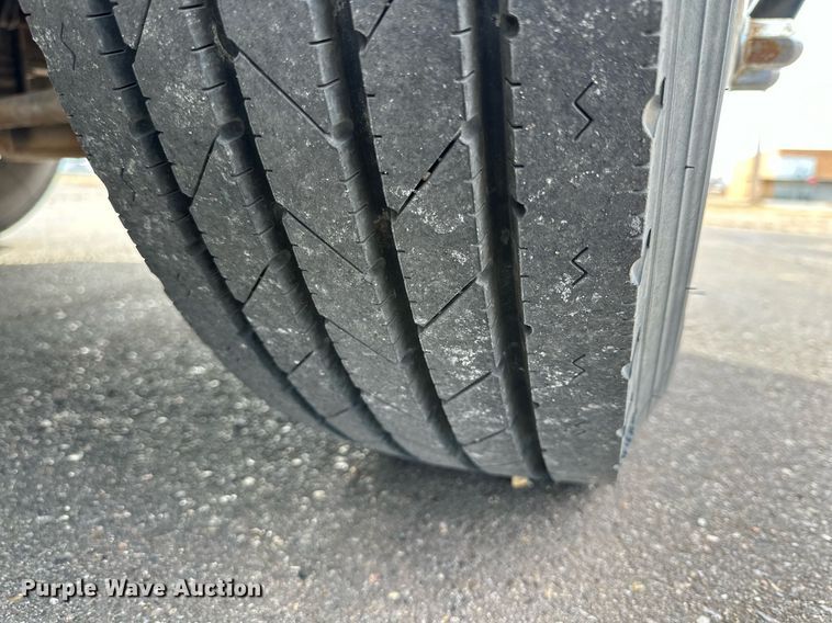 image for item IB9281 2008 Kenworth T370  tire service truck