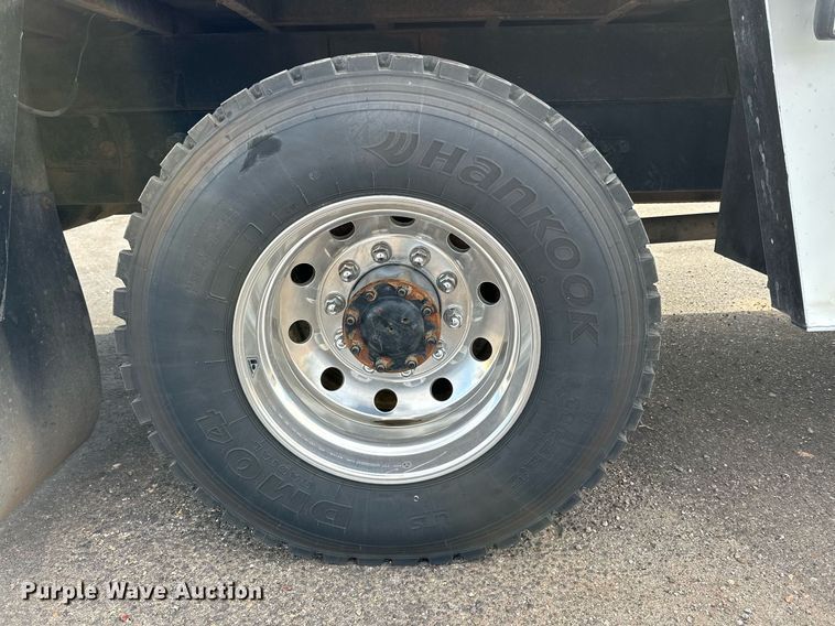 image for item IB9281 2008 Kenworth T370  tire service truck