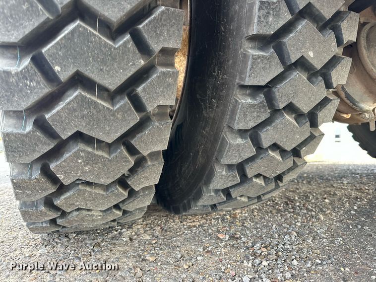 image for item IB9281 2008 Kenworth T370  tire service truck