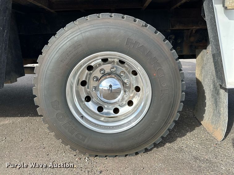 image for item IB9281 2008 Kenworth T370  tire service truck