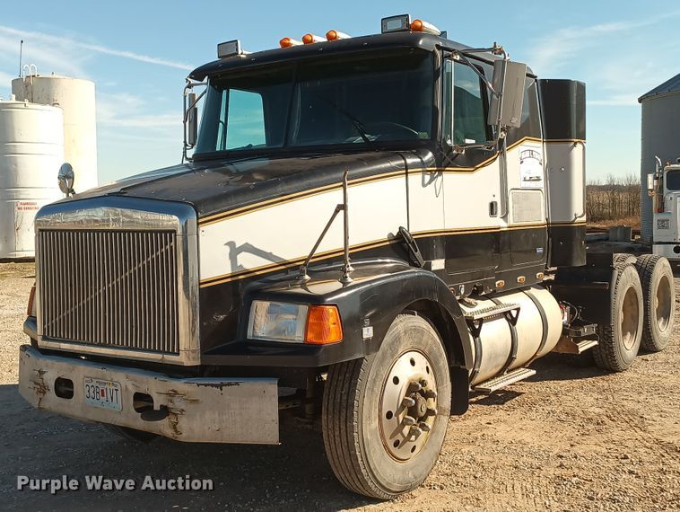 image for item KG9575 1991 White GMC WIA  semi truck