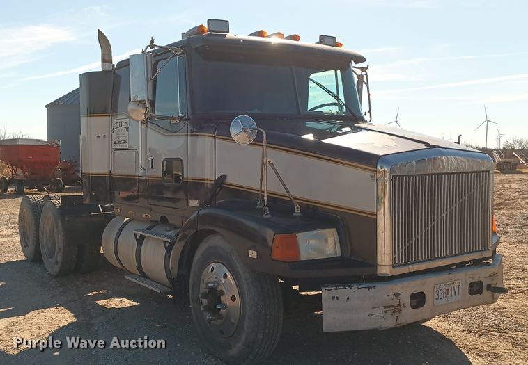 image for item KG9575 1991 White GMC WIA  semi truck