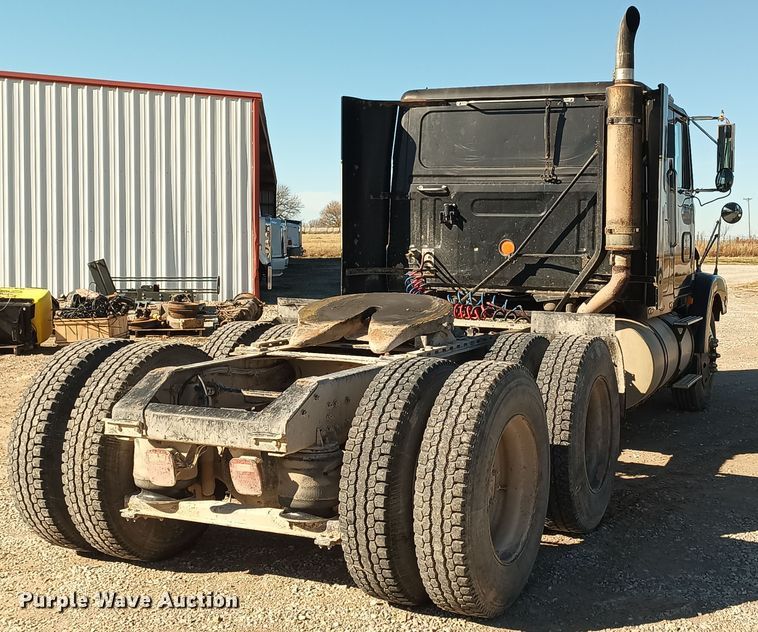 image for item KG9575 1991 White GMC WIA  semi truck