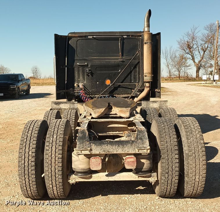 image for item KG9575 1991 White GMC WIA  semi truck