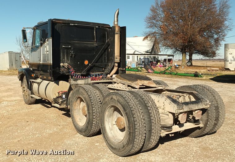 image for item KG9575 1991 White GMC WIA  semi truck