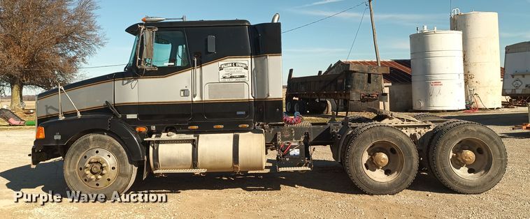 image for item KG9575 1991 White GMC WIA  semi truck