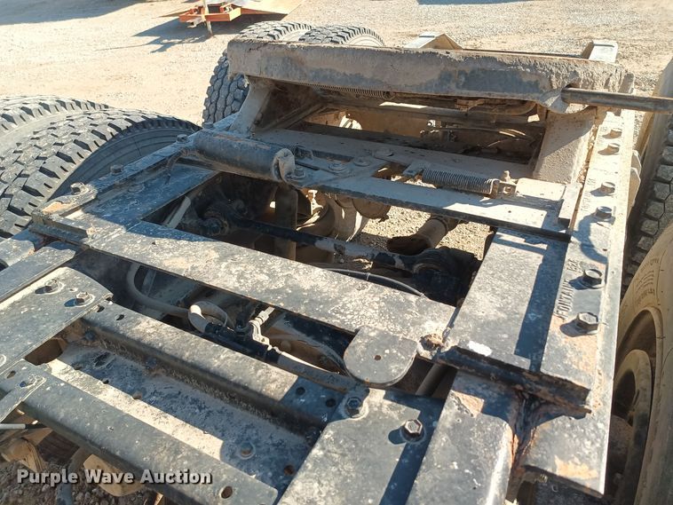 image for item KG9575 1991 White GMC WIA  semi truck