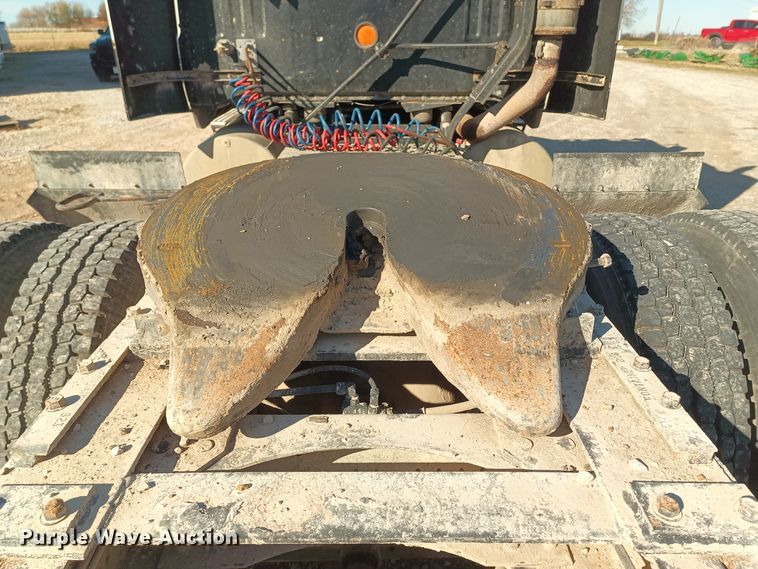 image for item KG9575 1991 White GMC WIA  semi truck