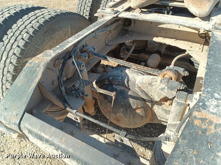 image for item KG9575 1991 White GMC WIA  semi truck