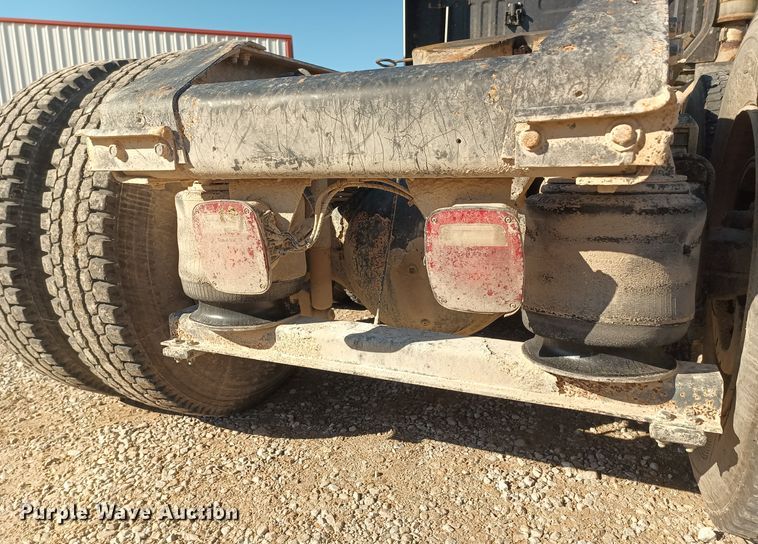 image for item KG9575 1991 White GMC WIA  semi truck