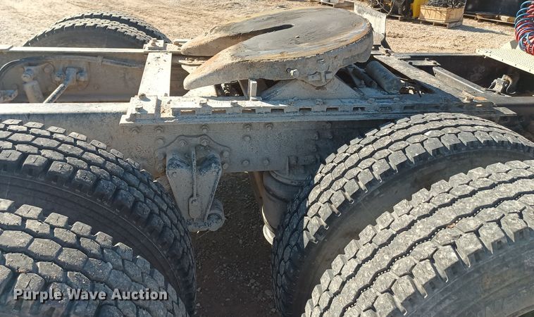 image for item KG9575 1991 White GMC WIA  semi truck