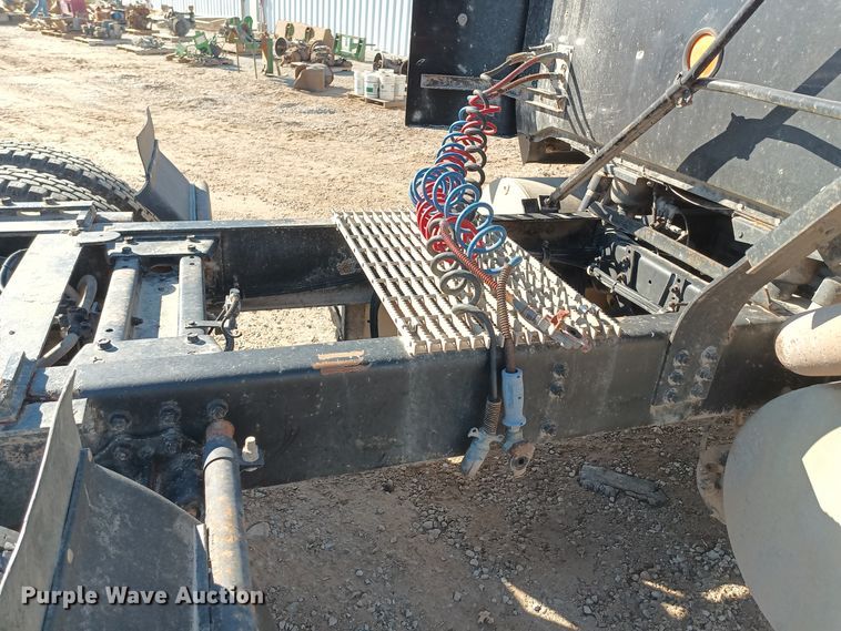 image for item KG9575 1991 White GMC WIA  semi truck