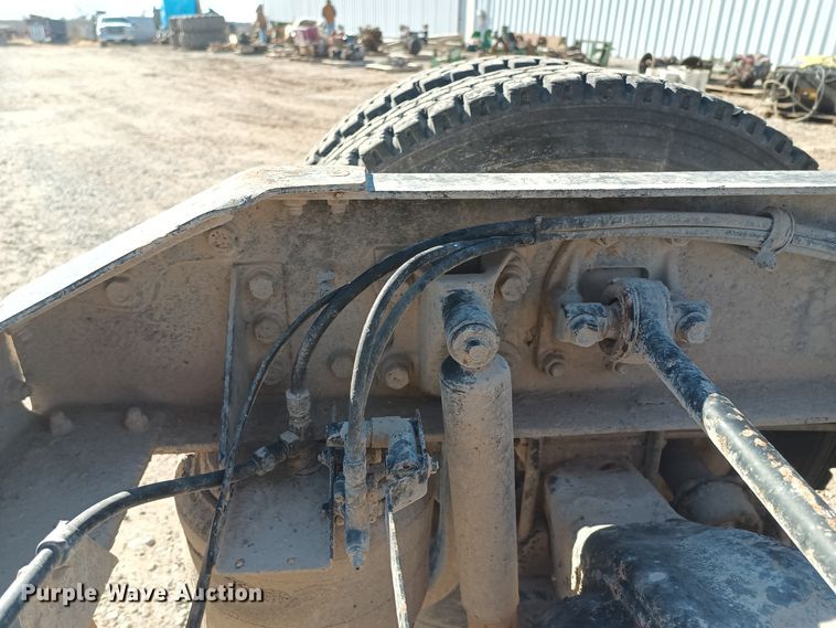 image for item KG9575 1991 White GMC WIA  semi truck