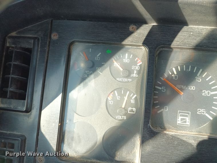 image for item KG9575 1991 White GMC WIA  semi truck