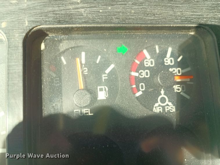 image for item KG9575 1991 White GMC WIA  semi truck