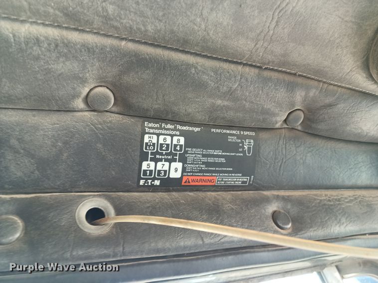 image for item KG9575 1991 White GMC WIA  semi truck