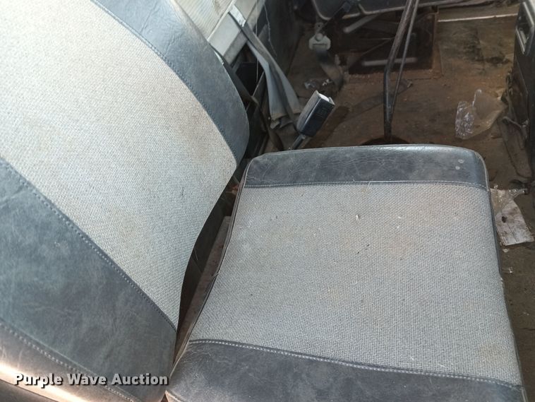 image for item KG9575 1991 White GMC WIA  semi truck