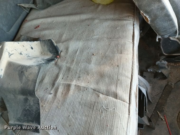 image for item KG9575 1991 White GMC WIA  semi truck