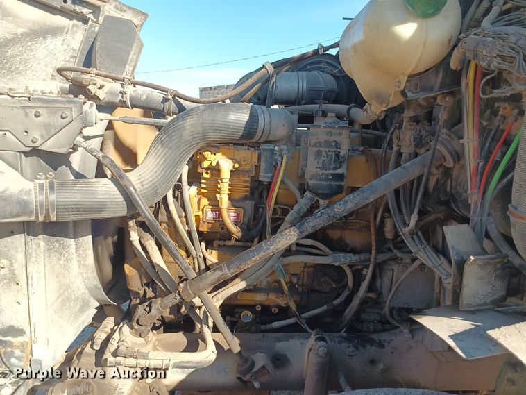 image for item KG9575 1991 White GMC WIA  semi truck