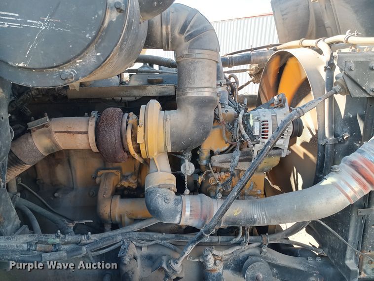 image for item KG9575 1991 White GMC WIA  semi truck