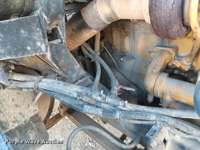 image for item KG9575 1991 White GMC WIA  semi truck