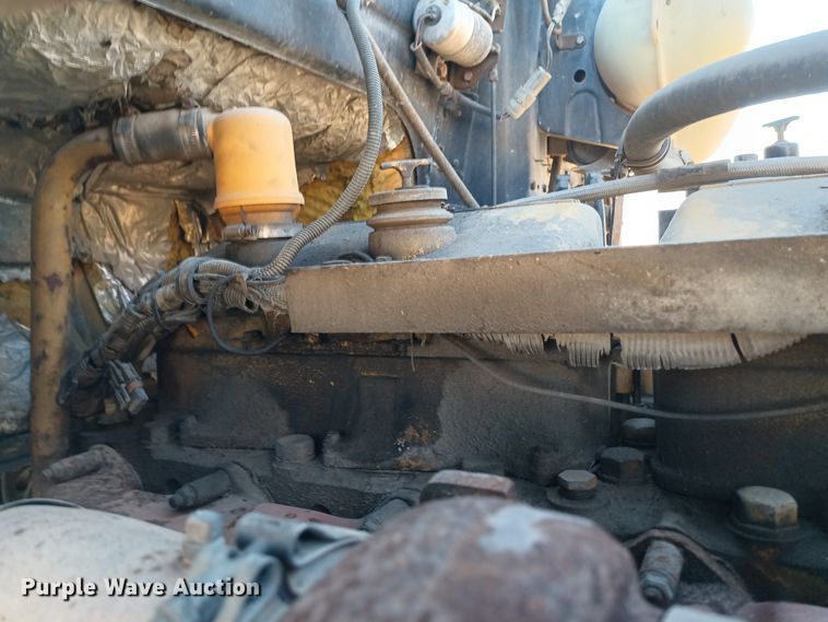 image for item KG9575 1991 White GMC WIA  semi truck