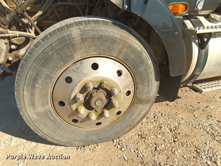 image for item KG9575 1991 White GMC WIA  semi truck