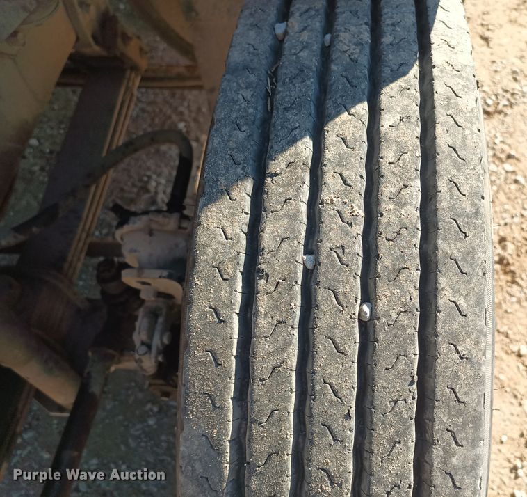 image for item KG9575 1991 White GMC WIA  semi truck