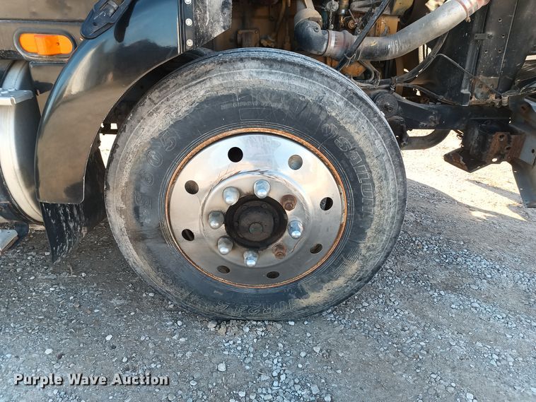 image for item KG9575 1991 White GMC WIA  semi truck