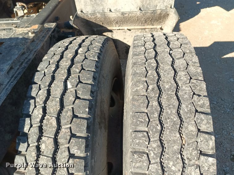 image for item KG9575 1991 White GMC WIA  semi truck