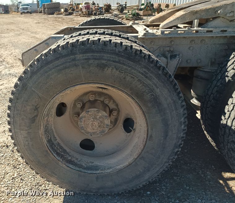 image for item KG9575 1991 White GMC WIA  semi truck