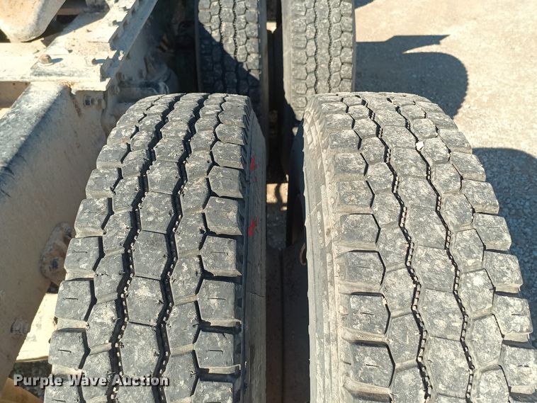 image for item KG9575 1991 White GMC WIA  semi truck