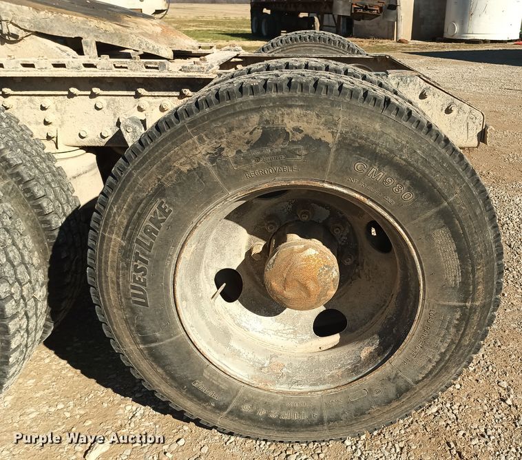 image for item KG9575 1991 White GMC WIA  semi truck