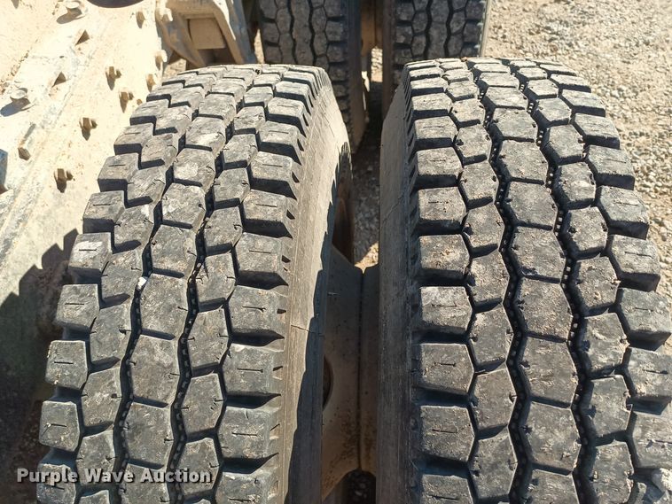 image for item KG9575 1991 White GMC WIA  semi truck