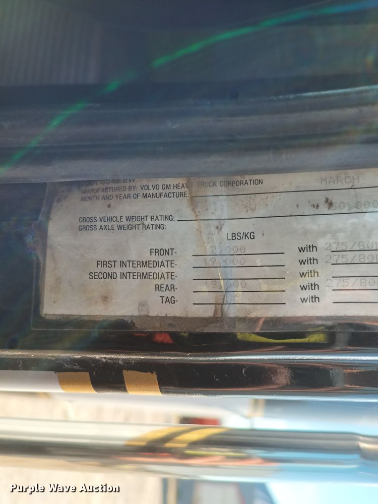 image for item KG9575 1991 White GMC WIA  semi truck