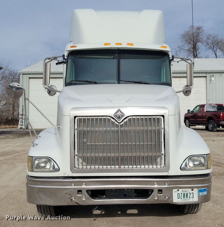 image for item LC9501 2007 International 9400i  semi truck