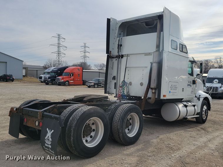 image for item LC9501 2007 International 9400i  semi truck