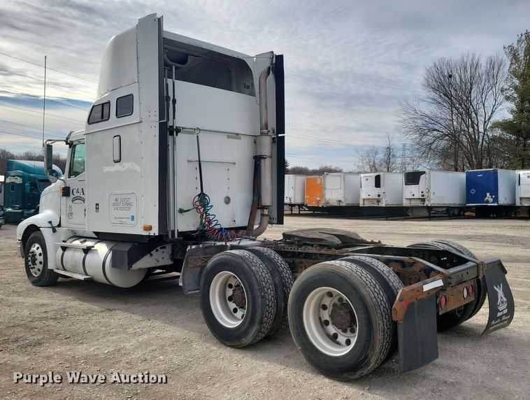 image for item LC9501 2007 International 9400i  semi truck