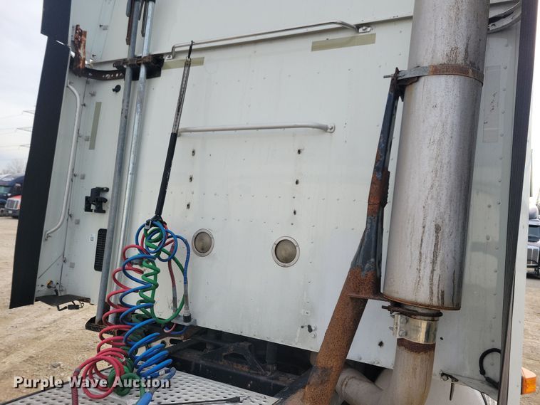 image for item LC9501 2007 International 9400i  semi truck