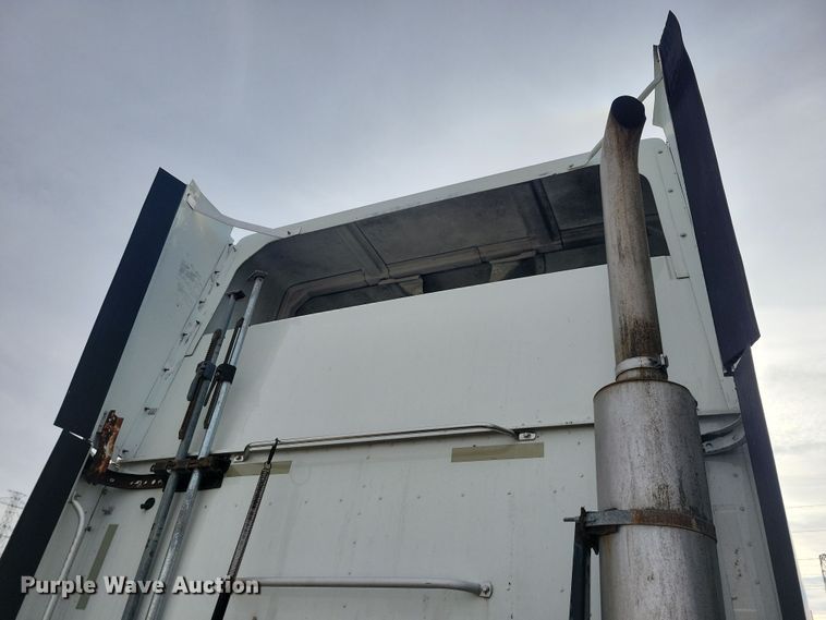 image for item LC9501 2007 International 9400i  semi truck