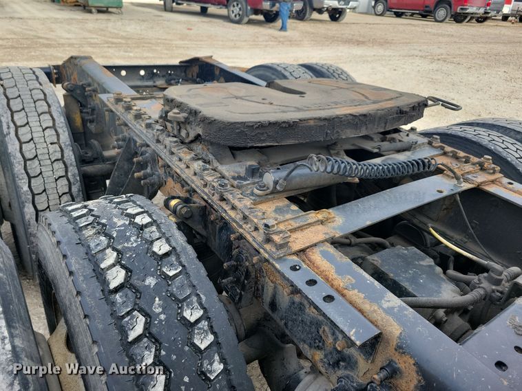 image for item LC9501 2007 International 9400i  semi truck